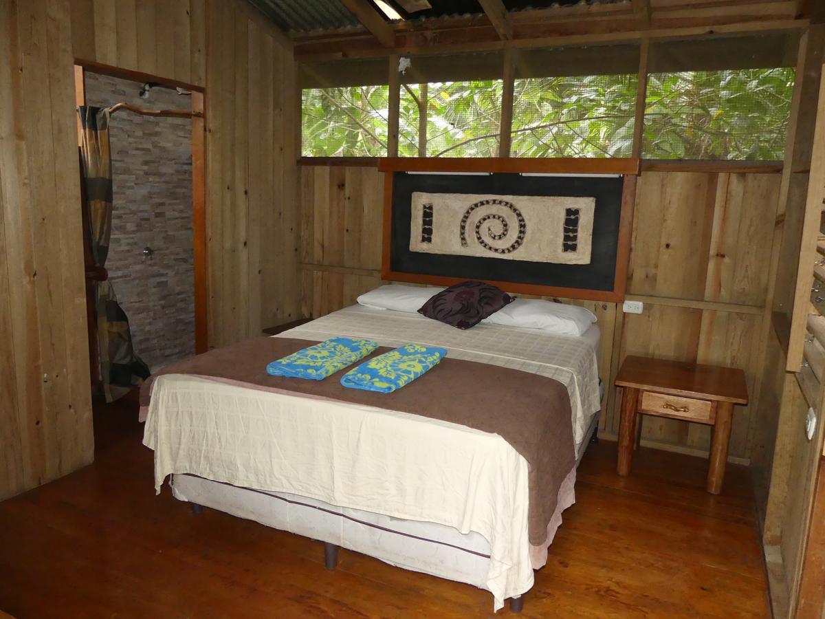 Hotel Kangaroo Y Restaurante Rio Dulce Town Exterior foto