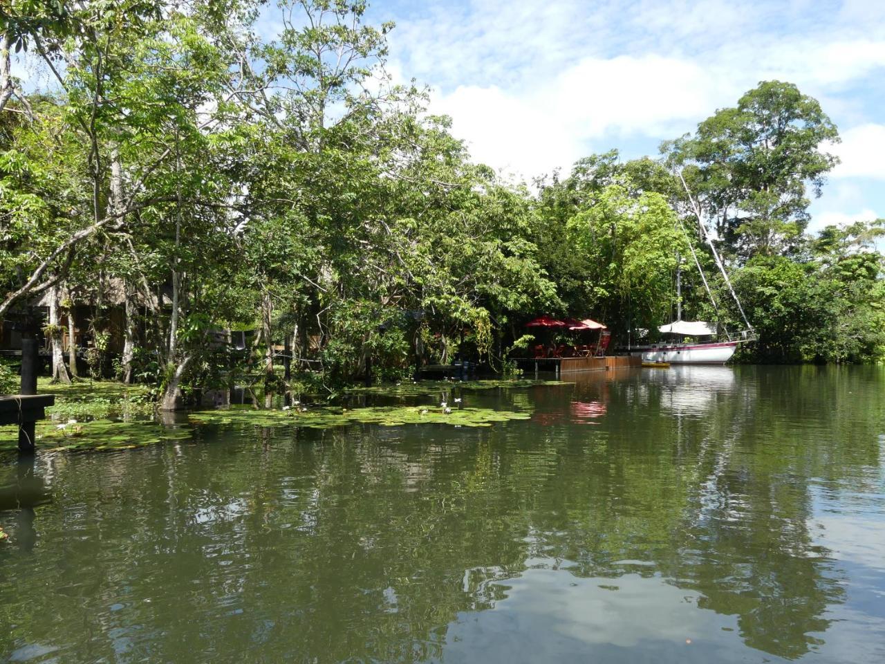 Hotel Kangaroo Y Restaurante Rio Dulce Town Exterior foto
