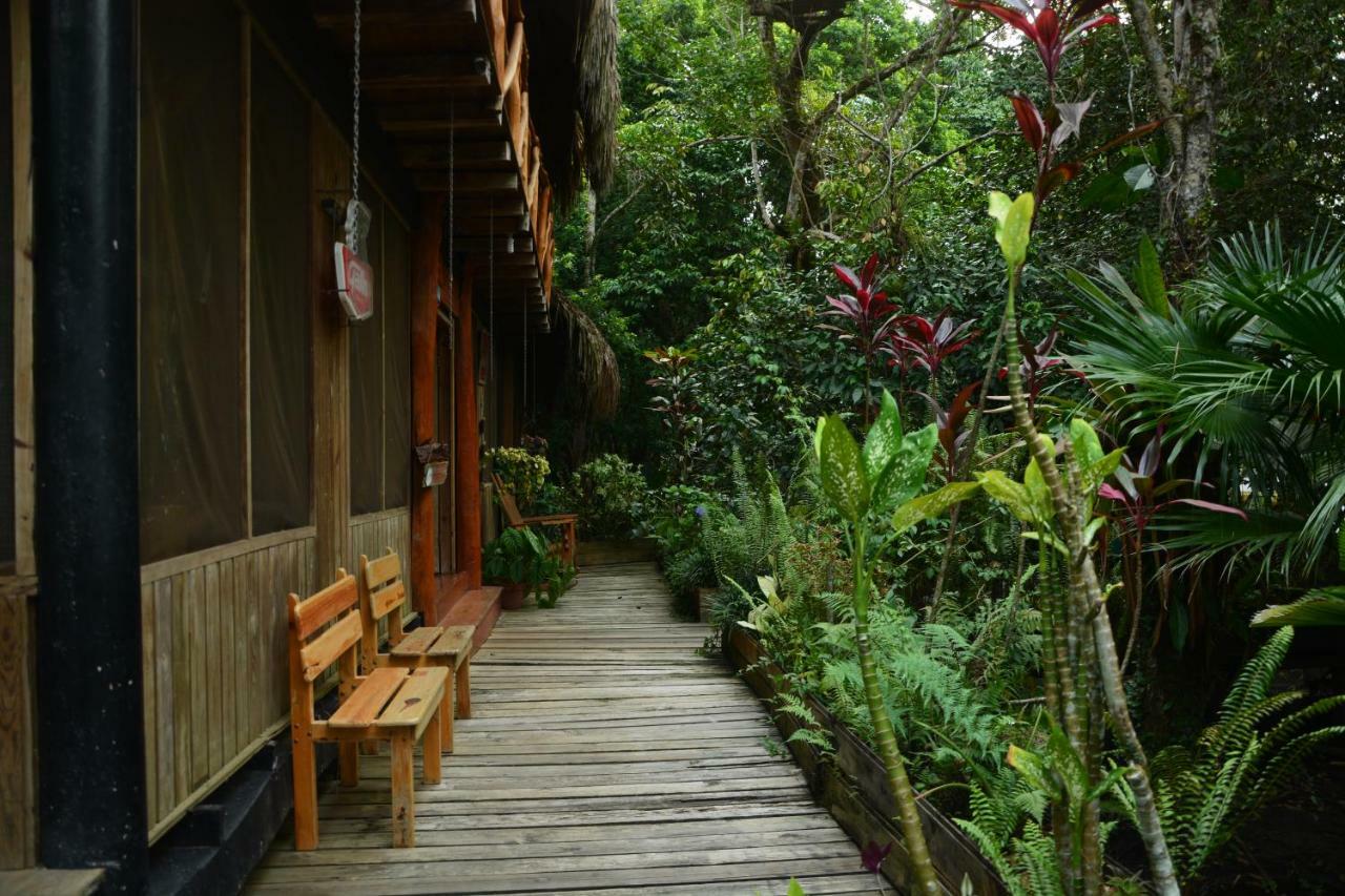 Hotel Kangaroo Y Restaurante Rio Dulce Town Exterior foto