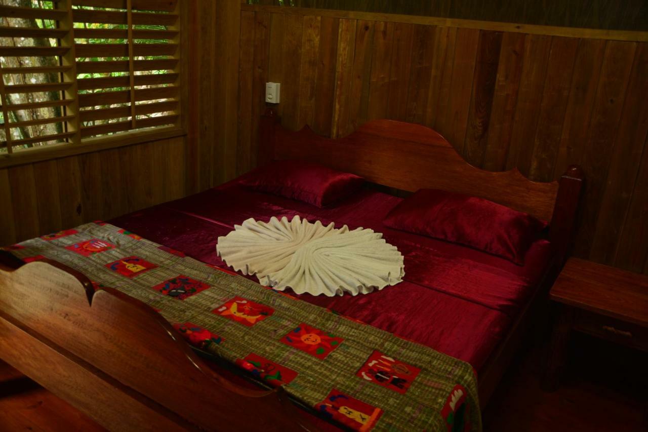 Hotel Kangaroo Y Restaurante Rio Dulce Town Exterior foto